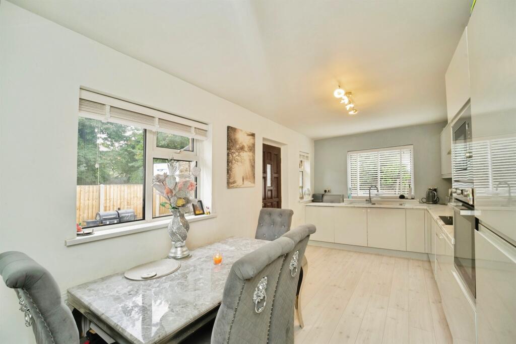 Cliffe View, Allerton, Bradford photo 5