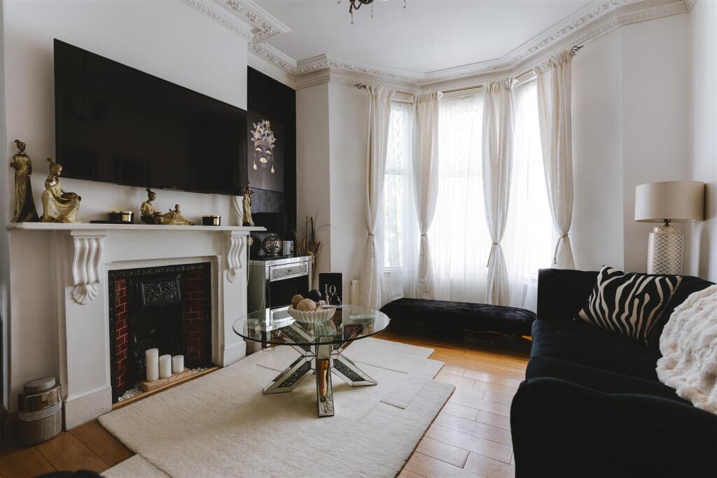 House in London, Clapton Park, Lower Clapton - View 2