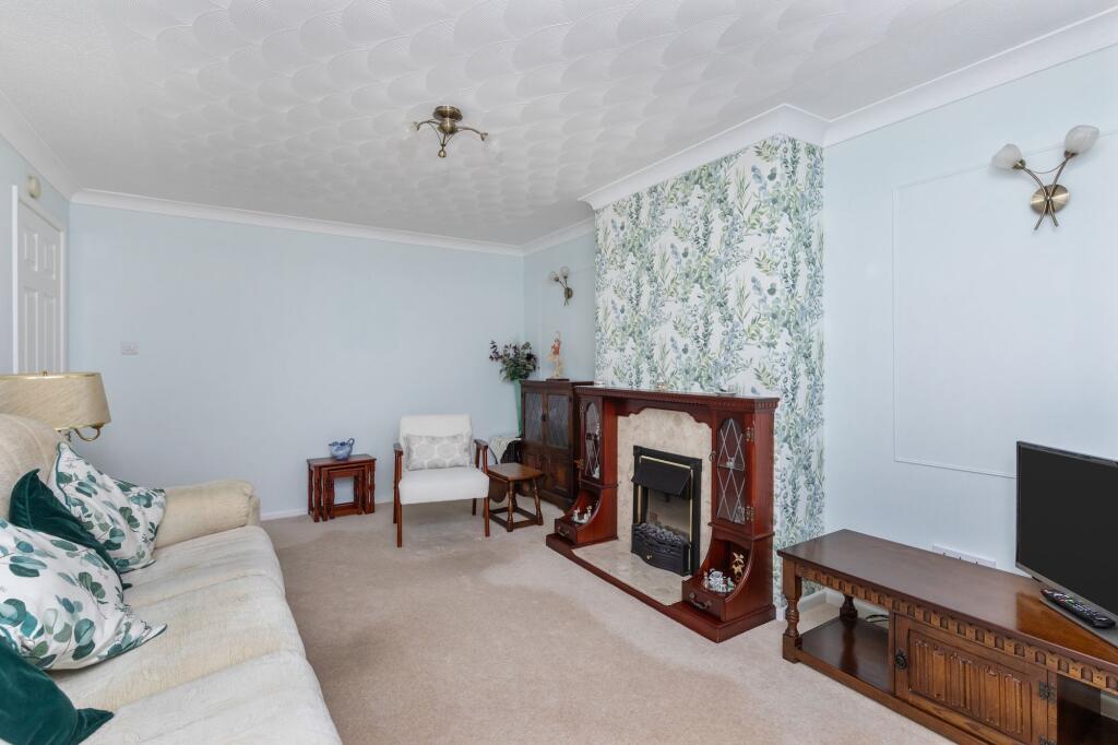 Ainsdale Close, Worthing, BN13 photo 2