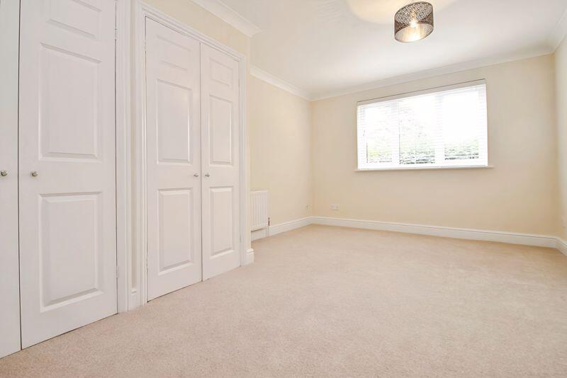 Hanover Court, 432 Uxbridge Road photo 4