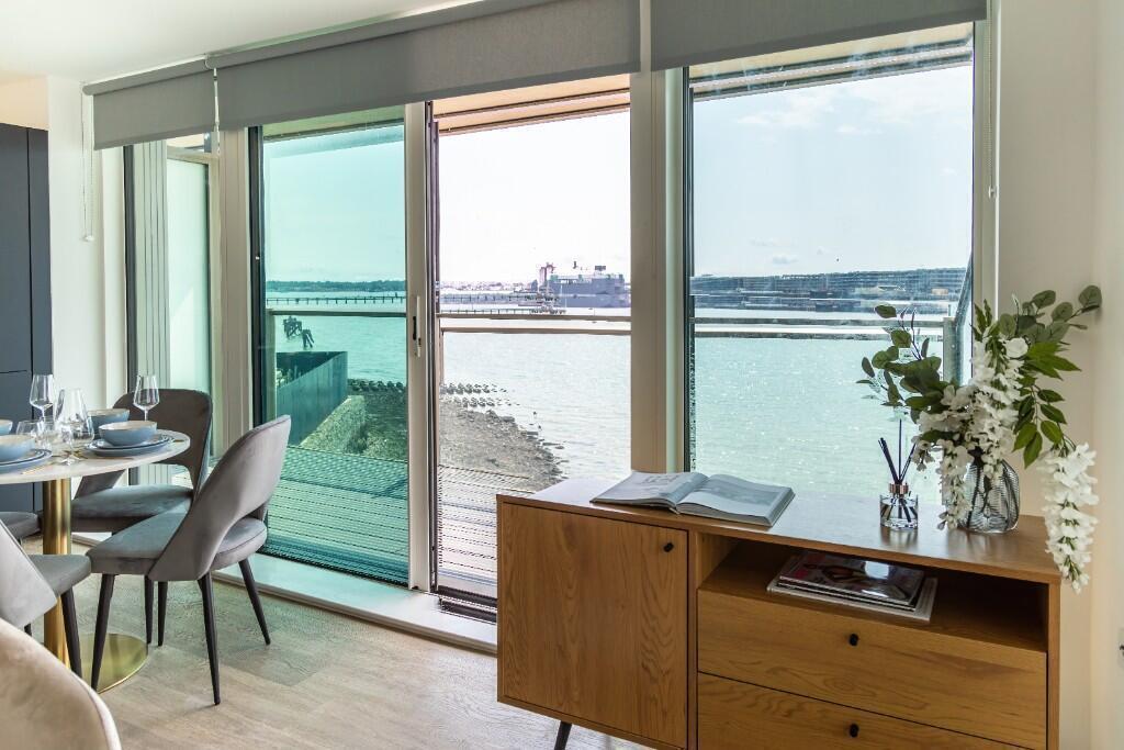 Main image of property: Centenary Plaza, Southampton, Hampshire, SO19