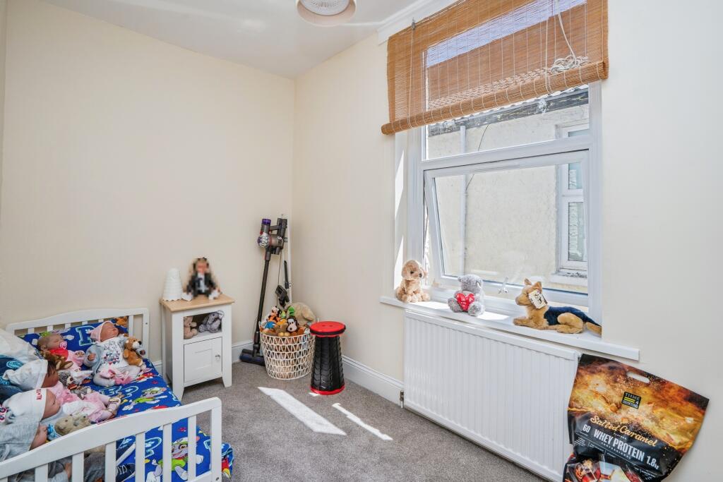 House in Portsmouth, Kingston, Buckland - More