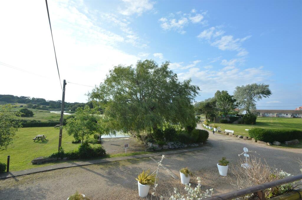 Off Pond Lane, SEAVIEW - View 5