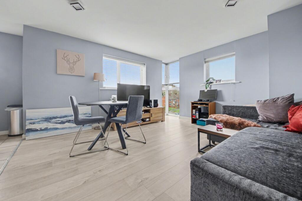 316 Hinkler Road, Thornhill, SO19 photo 4