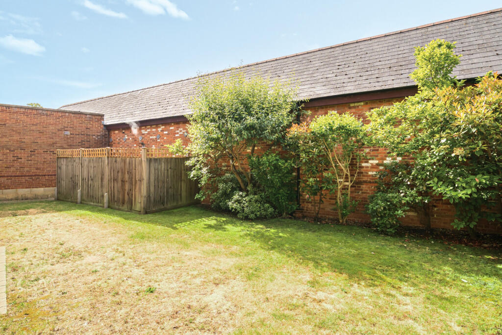 Apartment in Kingston upon Thames - View 2