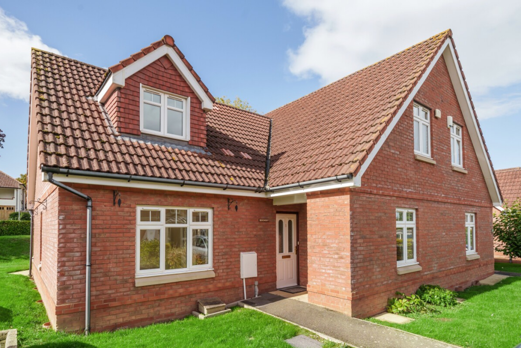 3-bed house on Kinglake Drive, Blagdon Village, Taunton, TA1, £425,000