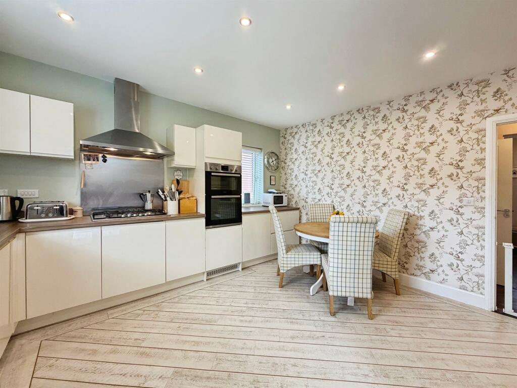 House in Stratford-on-Avon, Wellesbourne CP - More