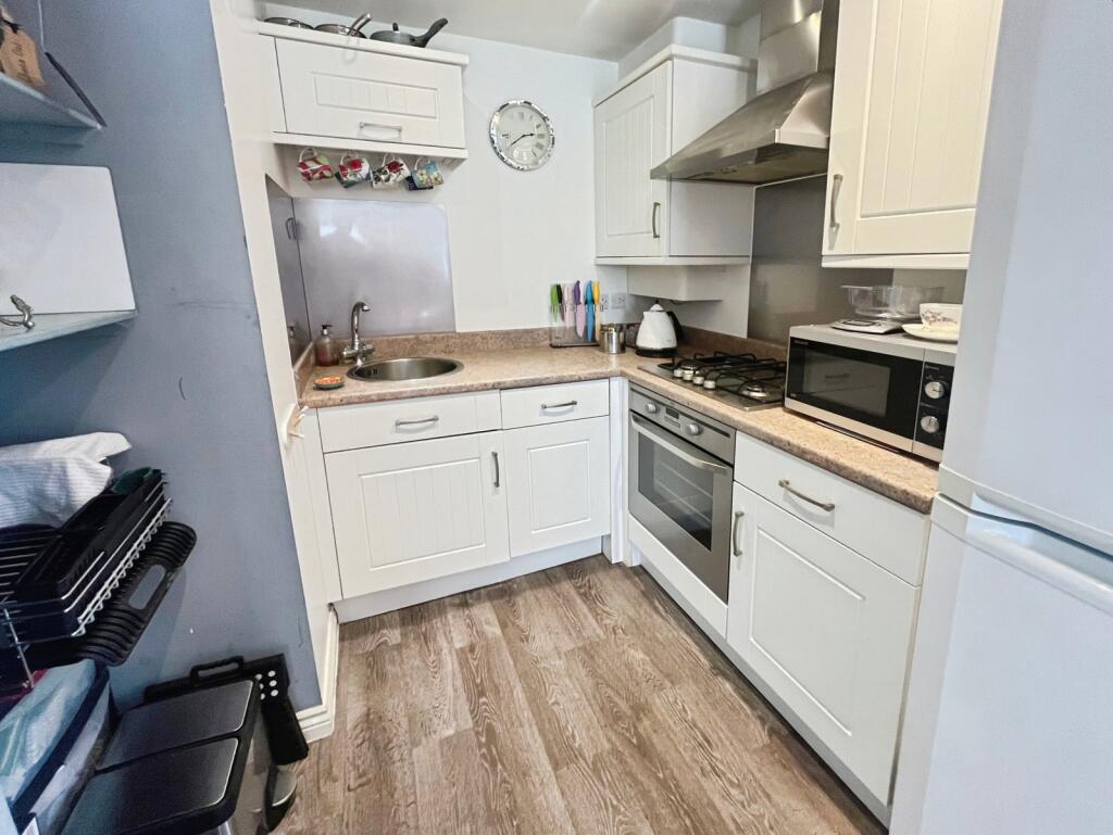 Apartment in Basingstoke and Deane, Popley - View 3