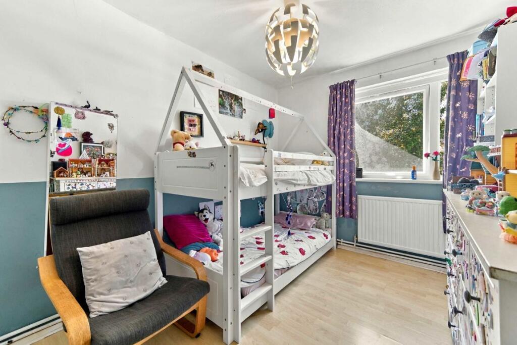 Apartment in London, St Martins Estate, Streatham Hill - View 3