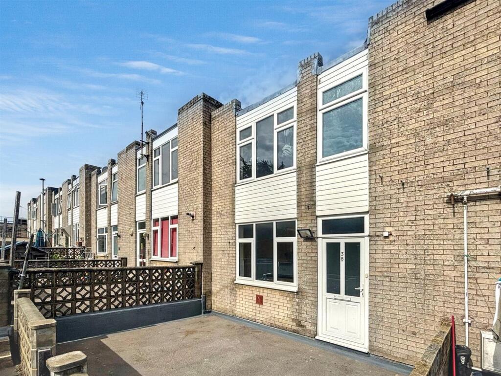 2-bed flat on Framfield Way, Eastbourne, £159,950