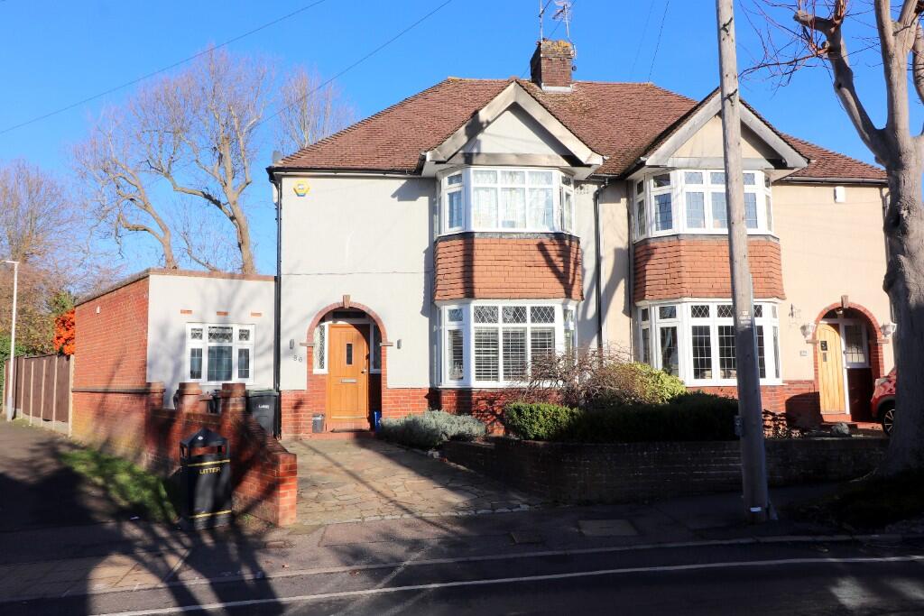 Main image of property: Elmwood Crescent, Luton, Bedfordshire, LU2 7HY