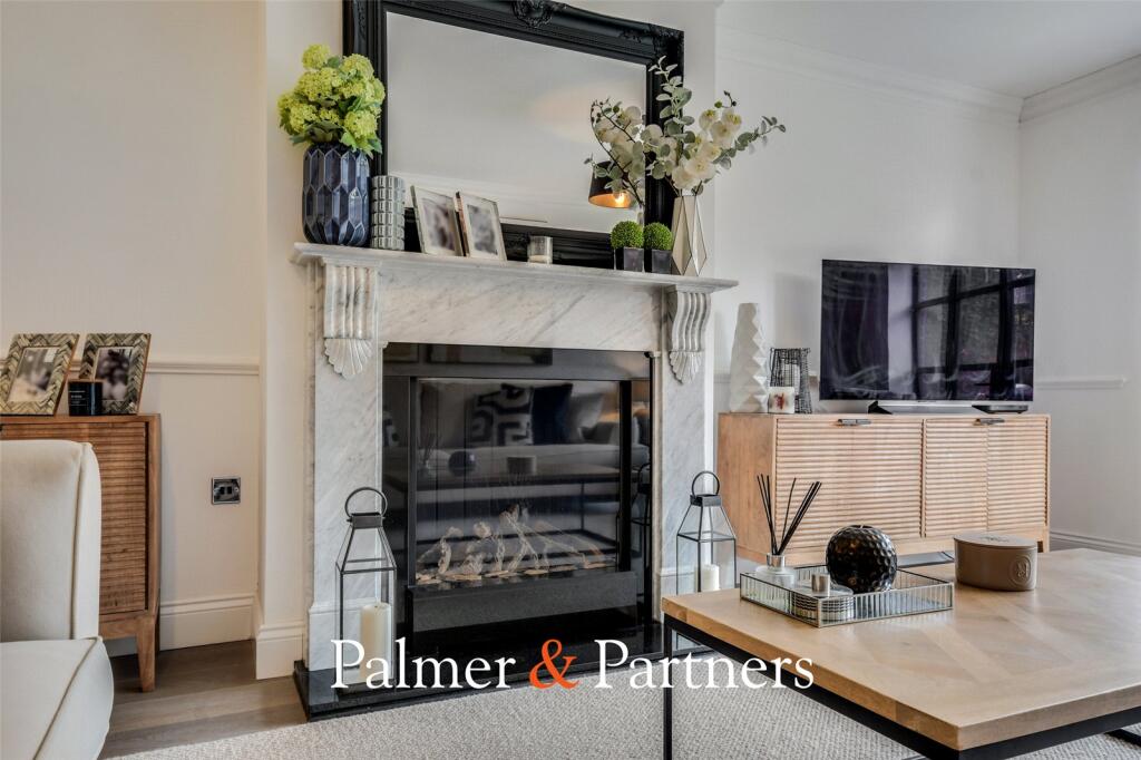 House in Chelmsford, South Woodham Ferrers - More