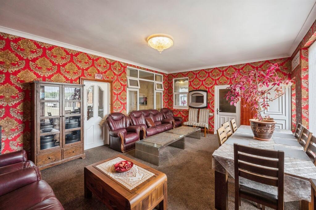 House in Doncaster, North Lincolnshire - More