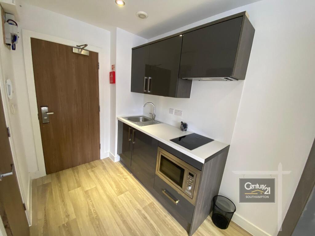Apartment in Southampton - View 4
