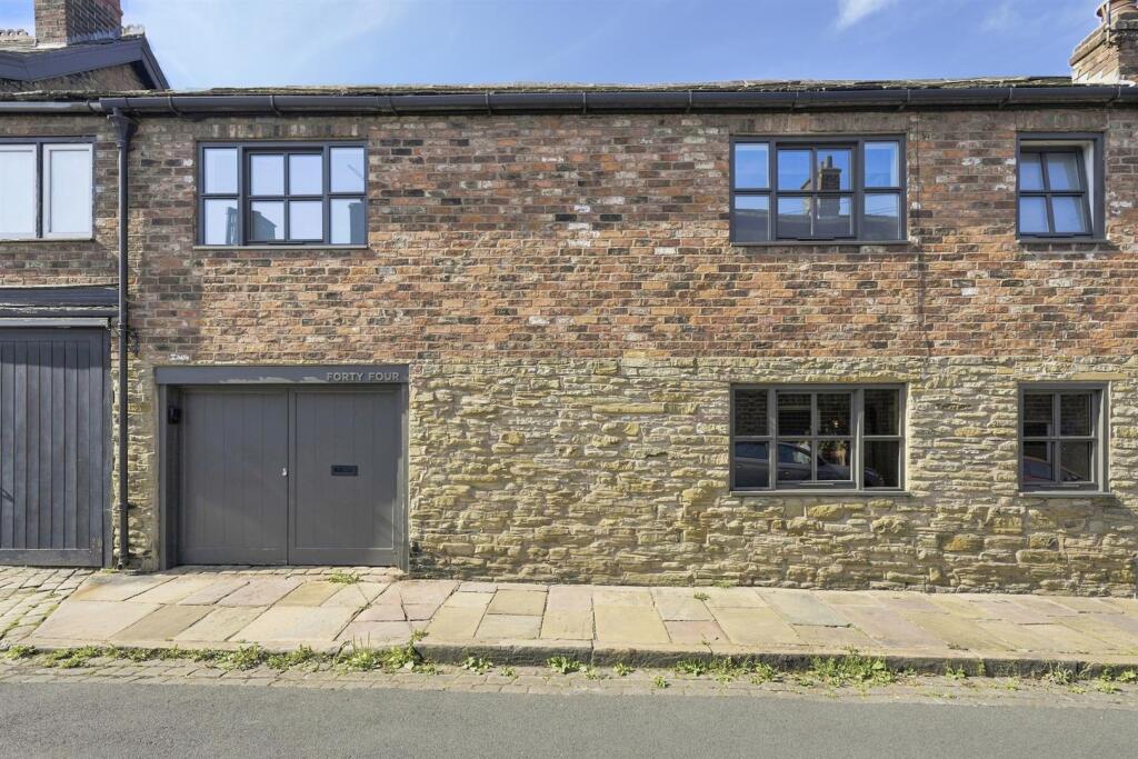 House in Macclesfield, Moss Rose - View 5