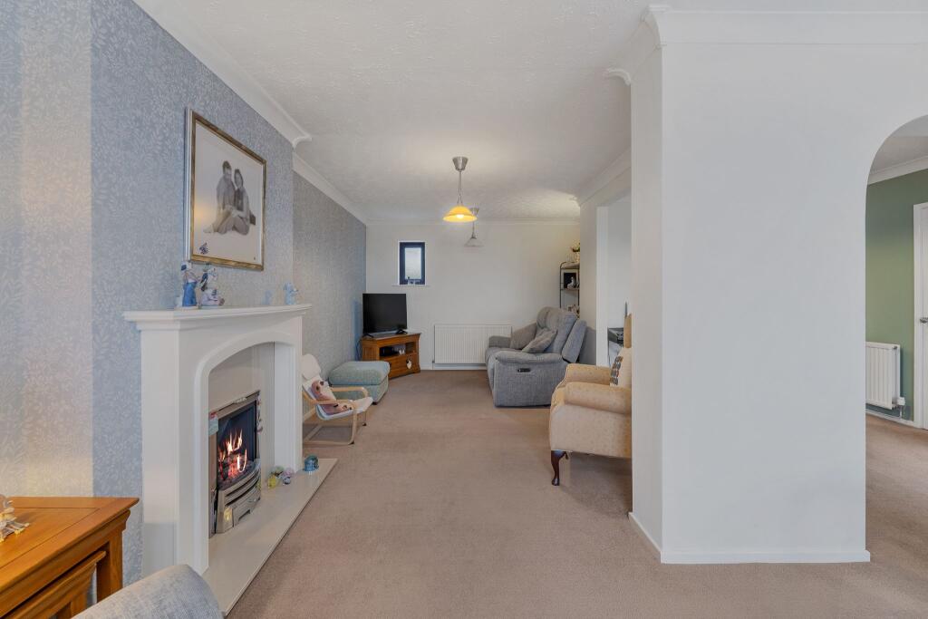 36, Horseshoe Lane, Bromley Cross, Bolton, BL7 9RR photo 5