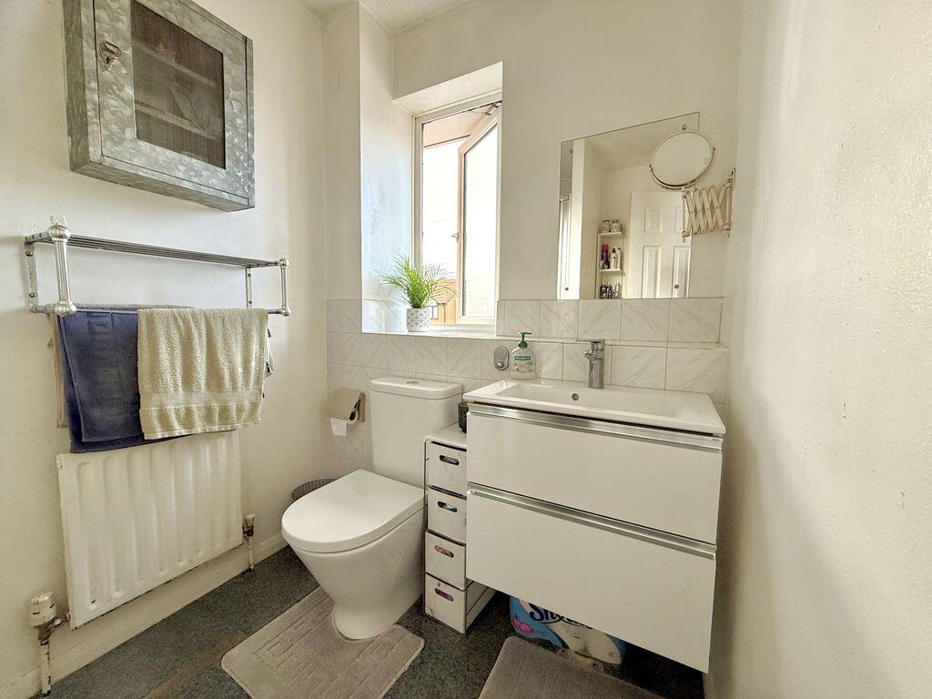 House in Luton - View 5