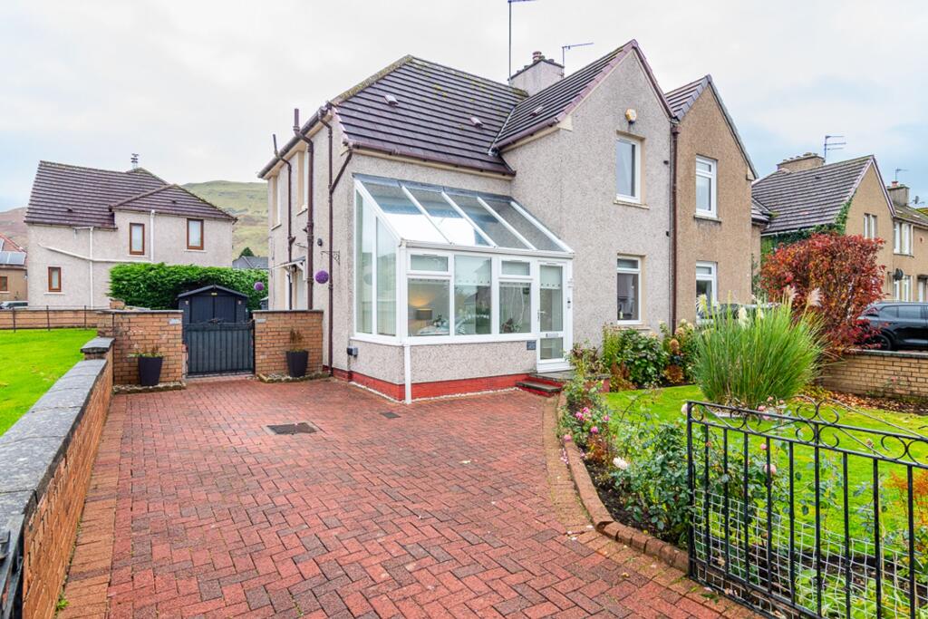 3-bed semi-detached on Lennox Road, Lennoxtown, G66, £200,000