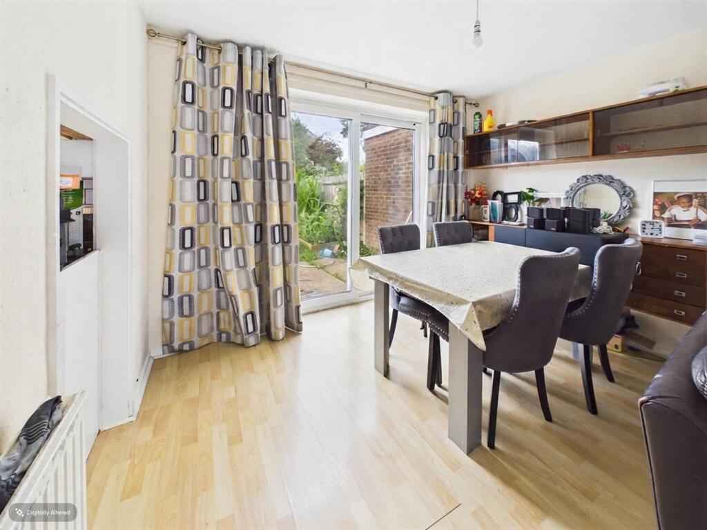 House in Crawley, Furnace Green - View 4