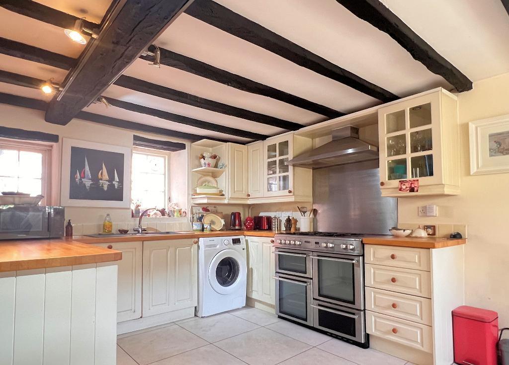 House in Horsham, Steyning - More