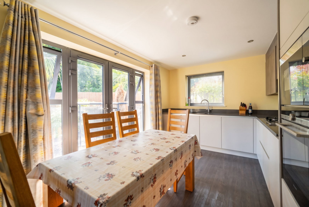 Apartment in Solihull, Shirley - More