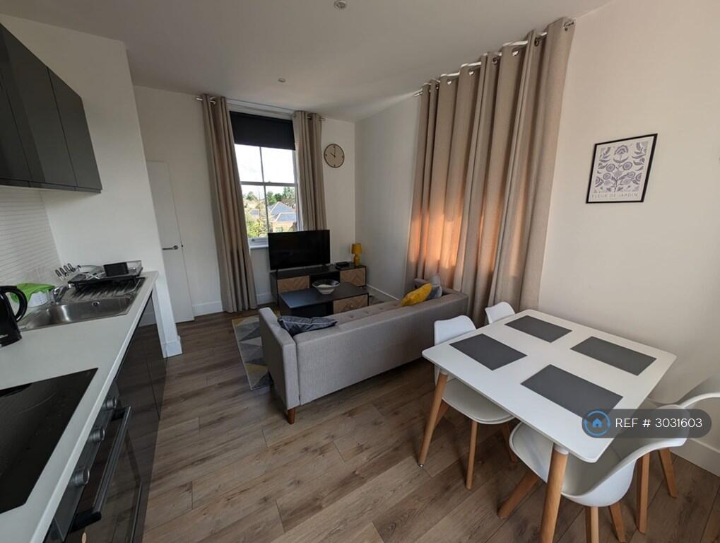 Apartment in Liverpool, Clock Tower Park, Fazakerley - View 5