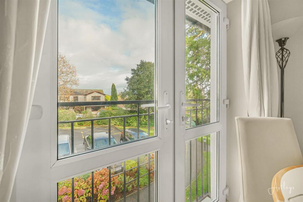 Apartment in Swansea - View 5