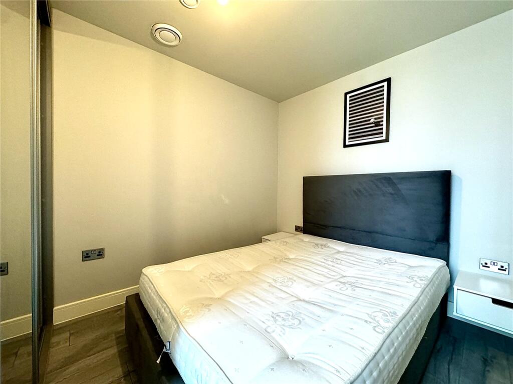 Apartment in Reading - View 5