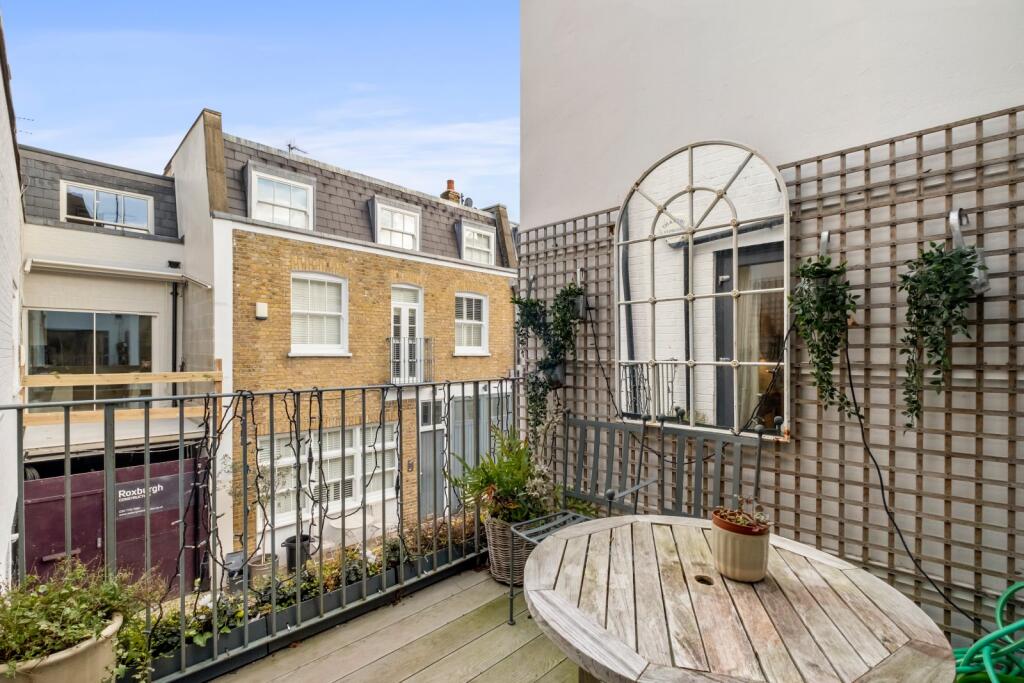 4 bedroom mews property for rent