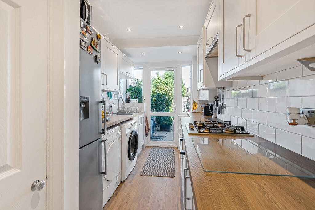House in Twickenham - More
