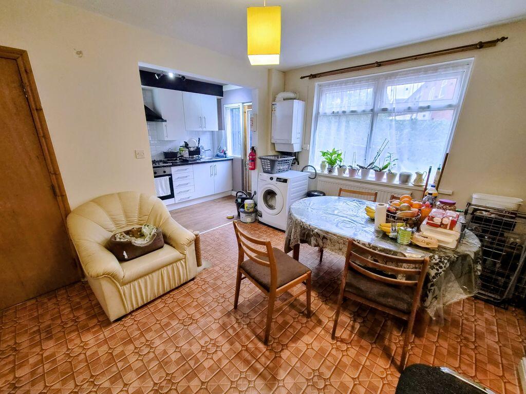 House in Leeds, Hyde Park - View 4