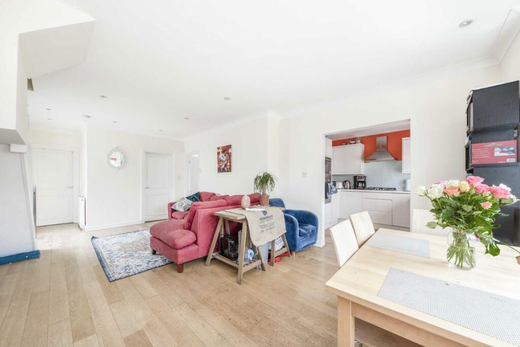 3-bed flat on Franche Court Road, Earlsfield, £650,000