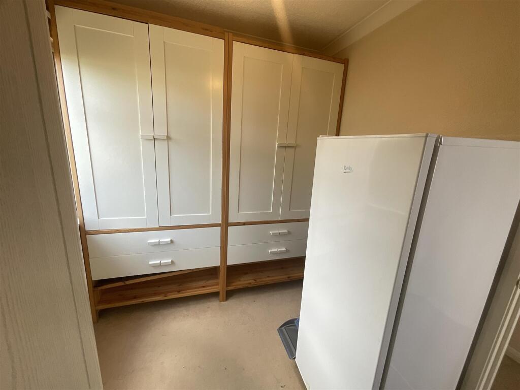 Lower Dunton Road, Brentwood, Essex photo 5
