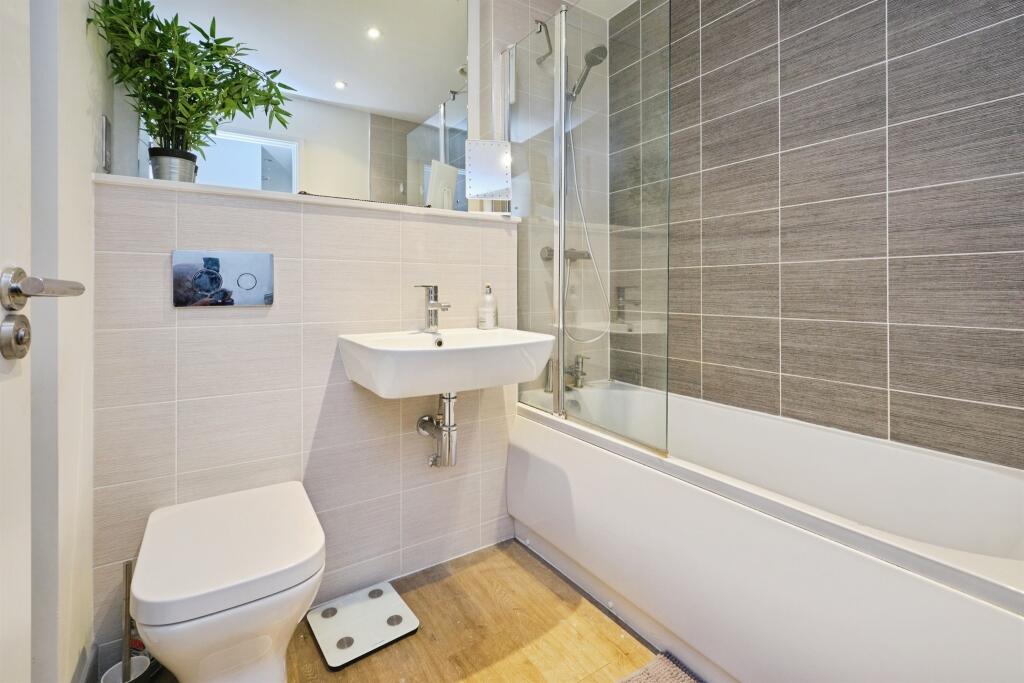 Apartment in Birmingham, West Midlands - More