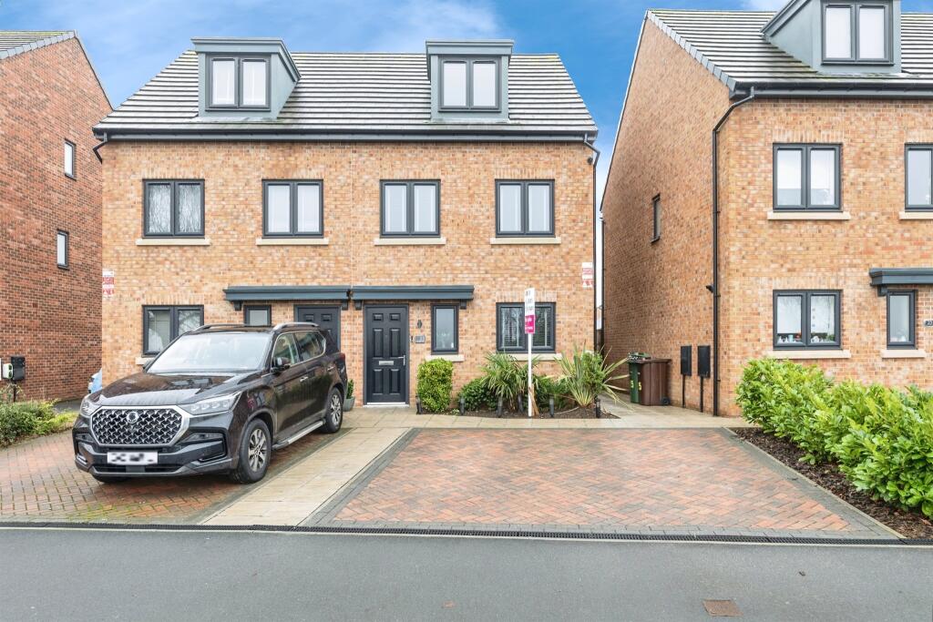 3-bed semi-detached on Sandygate Lane, Hemsworth, Pontefract, £210,000