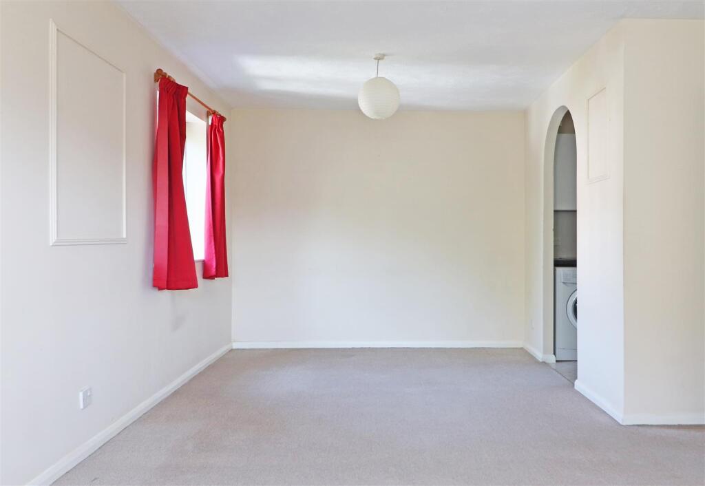 Apartment in Redhill - View 4