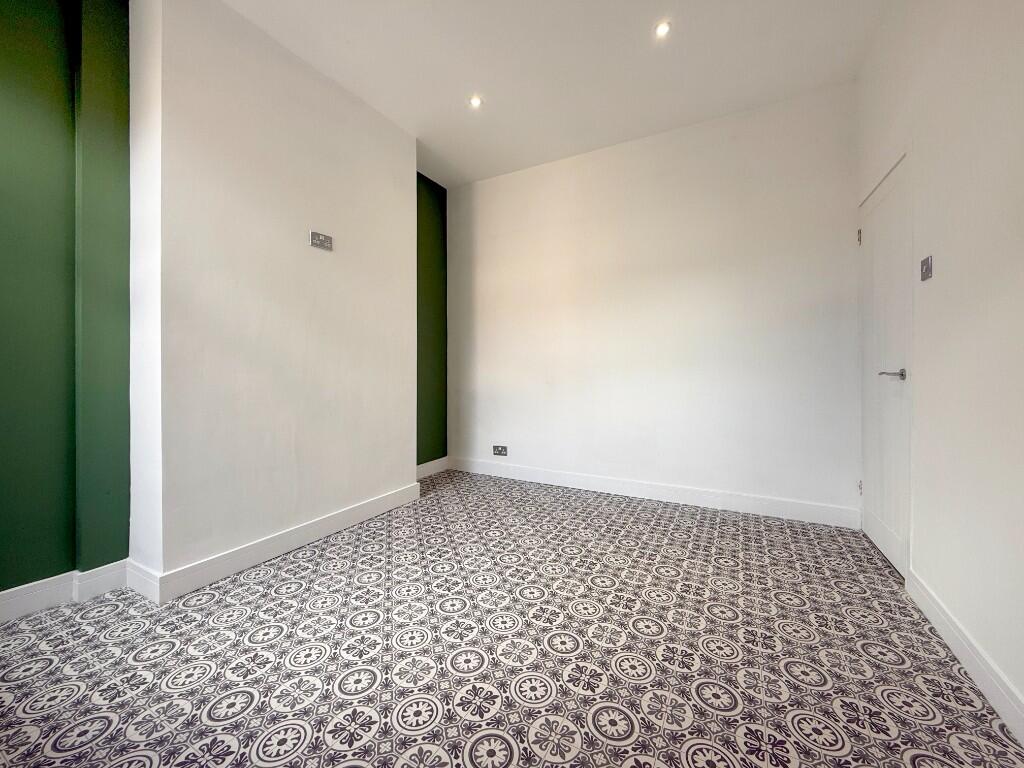 House in Hull - View 5