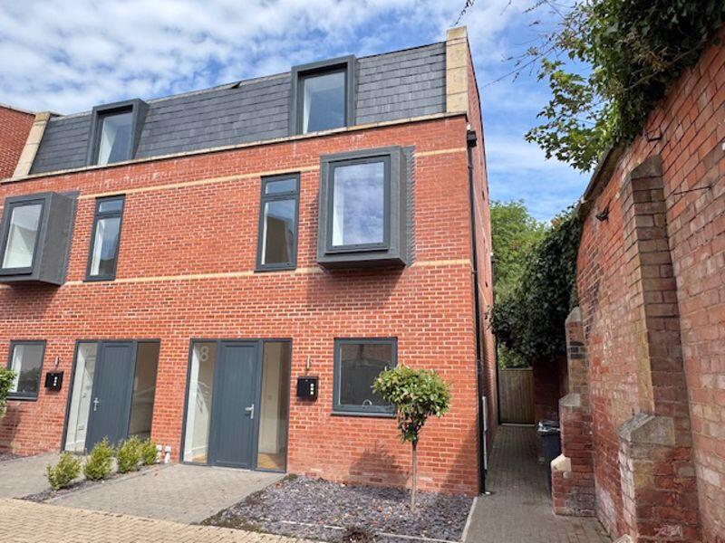 Main image of property: THE CURVE, WELHOLME AVENUE, GRIMSBY