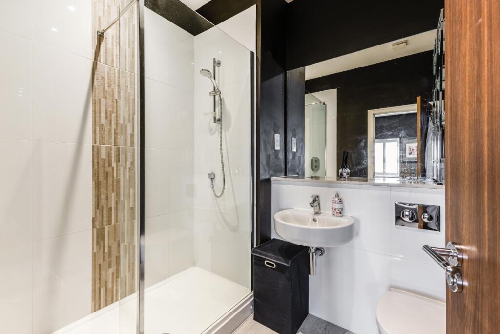 House in Horsham, North Horsham - More
