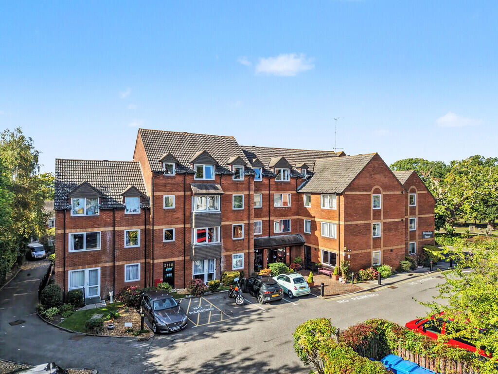 Main image of property: Homelake House, 40 Station Road