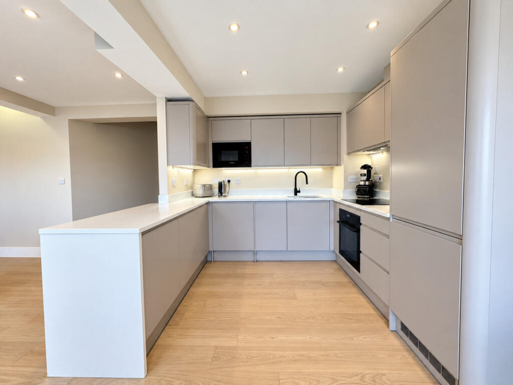 Apartment in Rochford - More