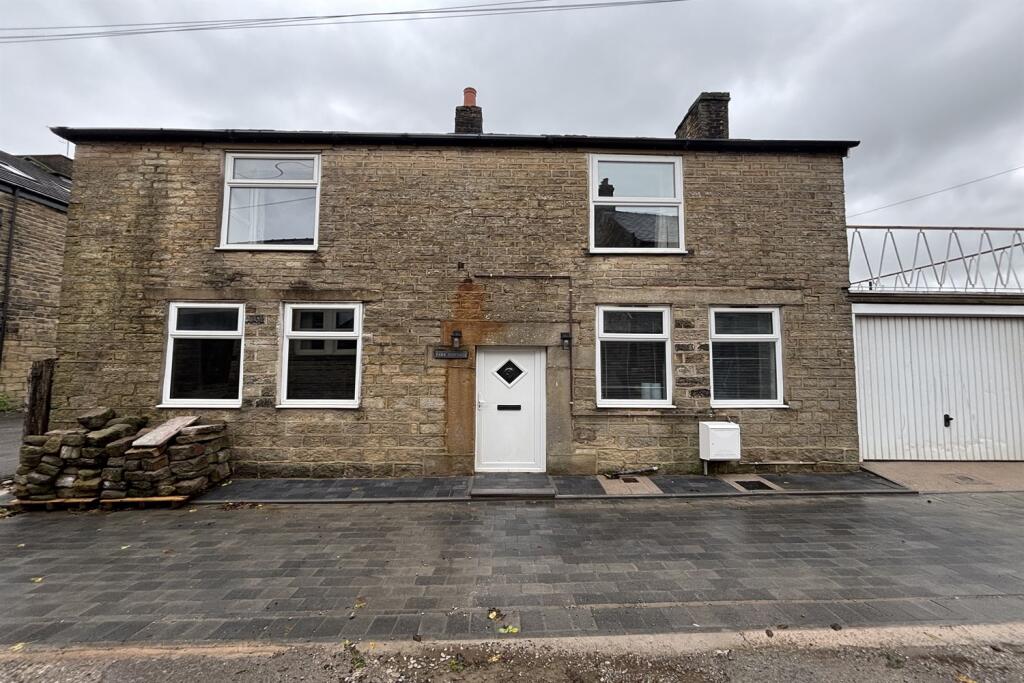 Main image of property: Park Road, Chapel-En-Le-Frith