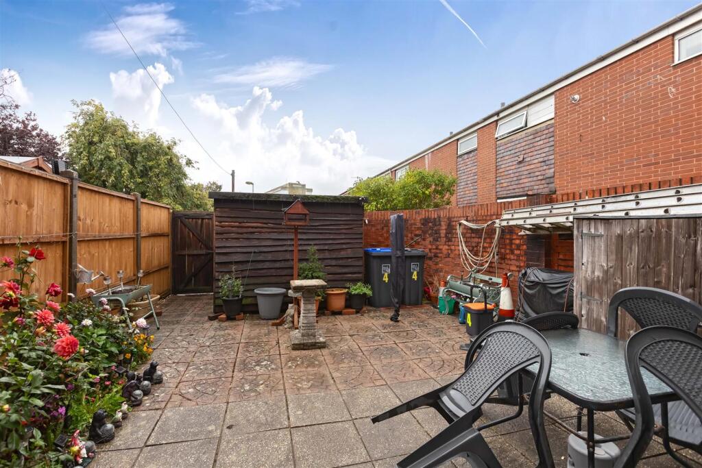 House in Worthing, West Sussex - More