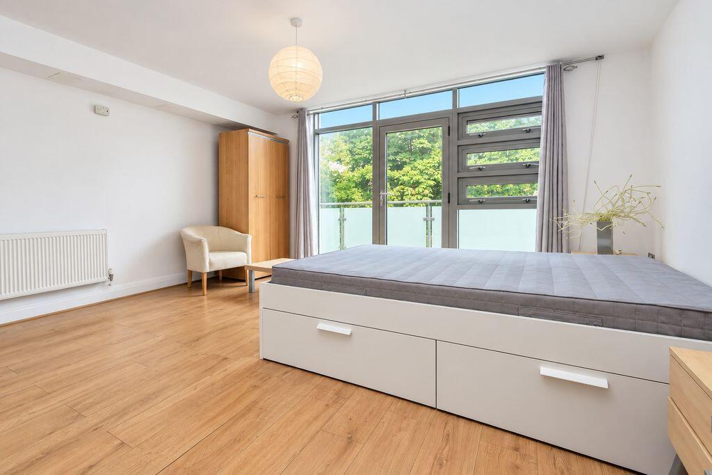 Apartment in London - View 2