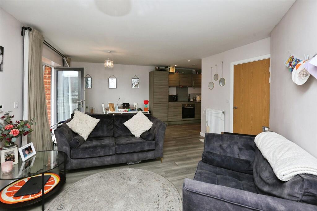 Apartment in Southampton - View 3