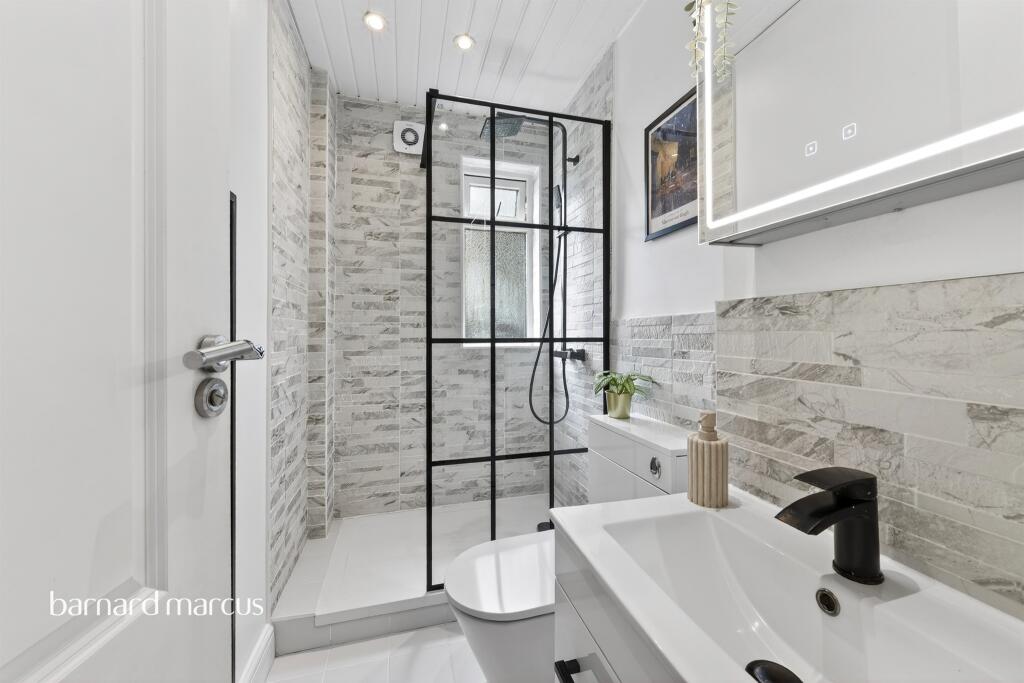 Apartment in New Malden, West Barnes - More