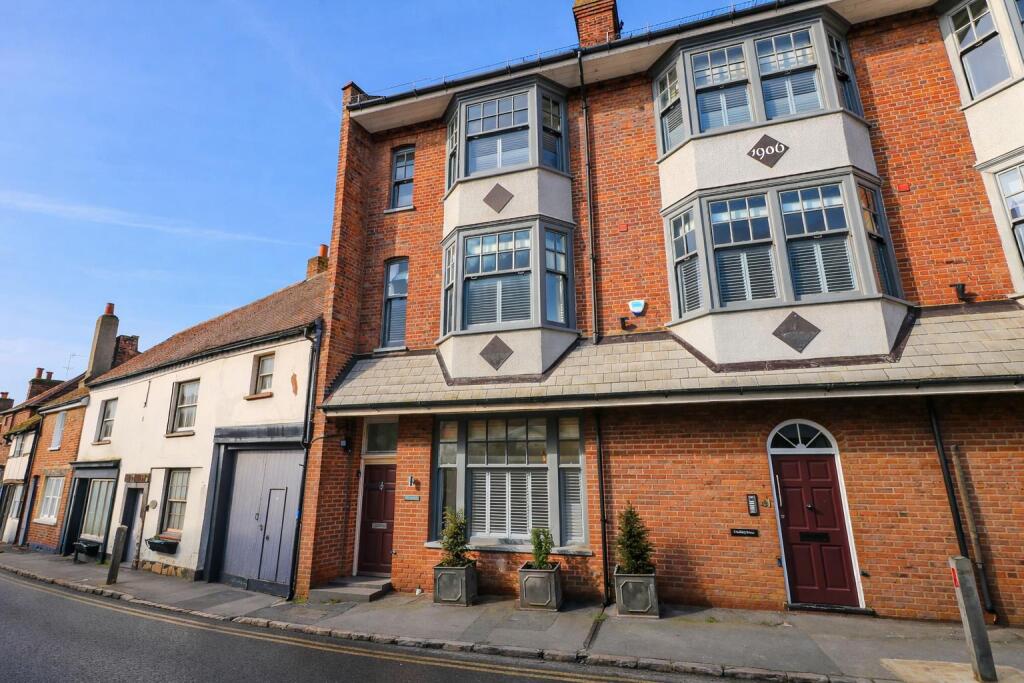 Main image of property: Couching Street, Watlington
