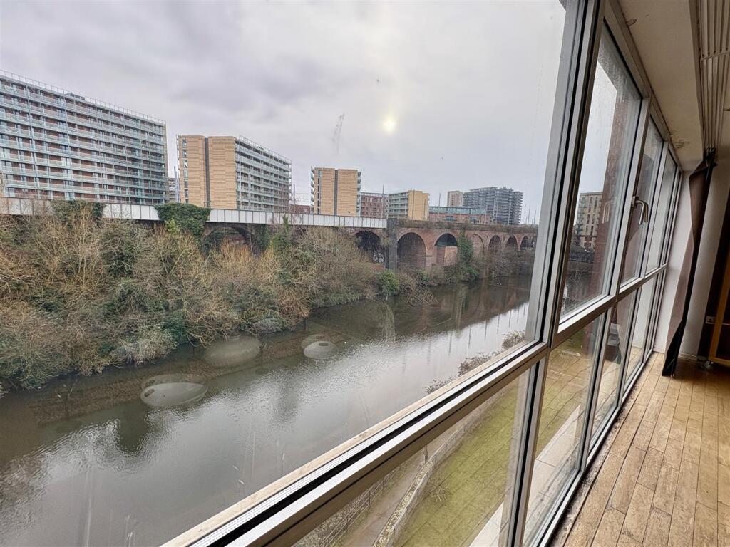 Apartment in Salford, Greater Manchester - More