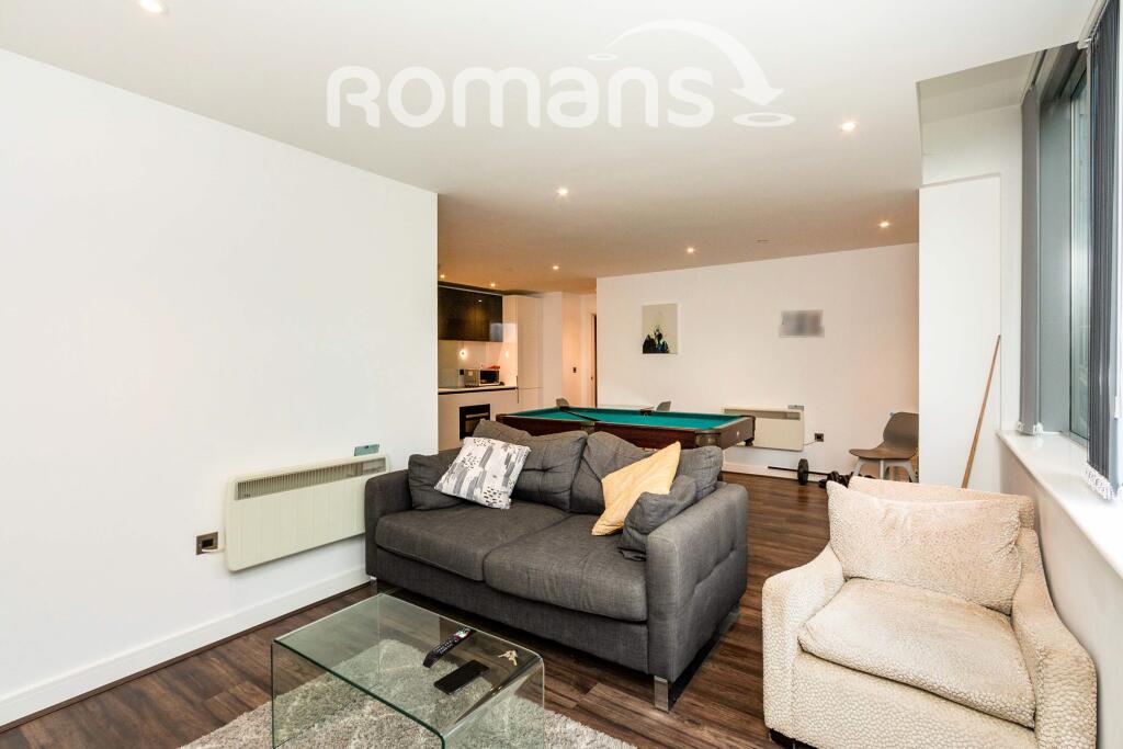 Apartment in Basingstoke and Deane, Kings Furlong - View 2