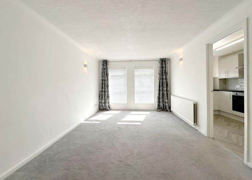 Apartment in Solihull, Shirley - More